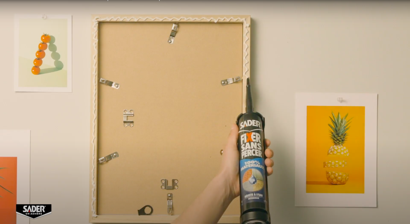 Sader, comment fixer un cadre sans percer