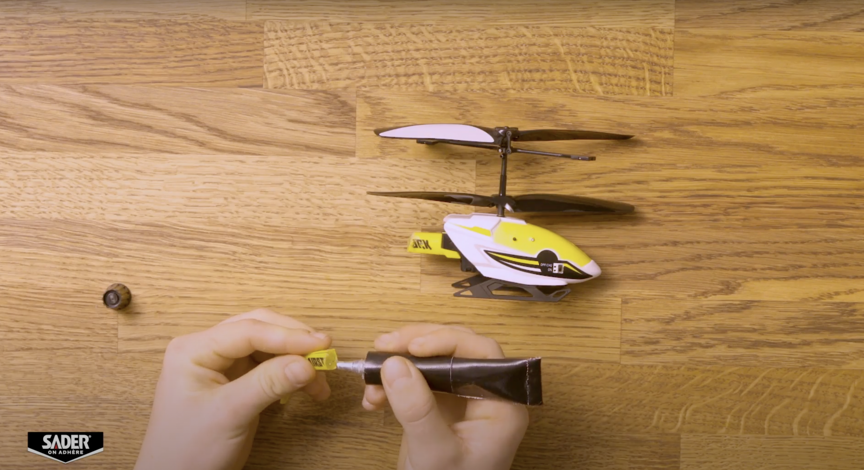 Sader, comment réparer du plastique rigide avec de la colle