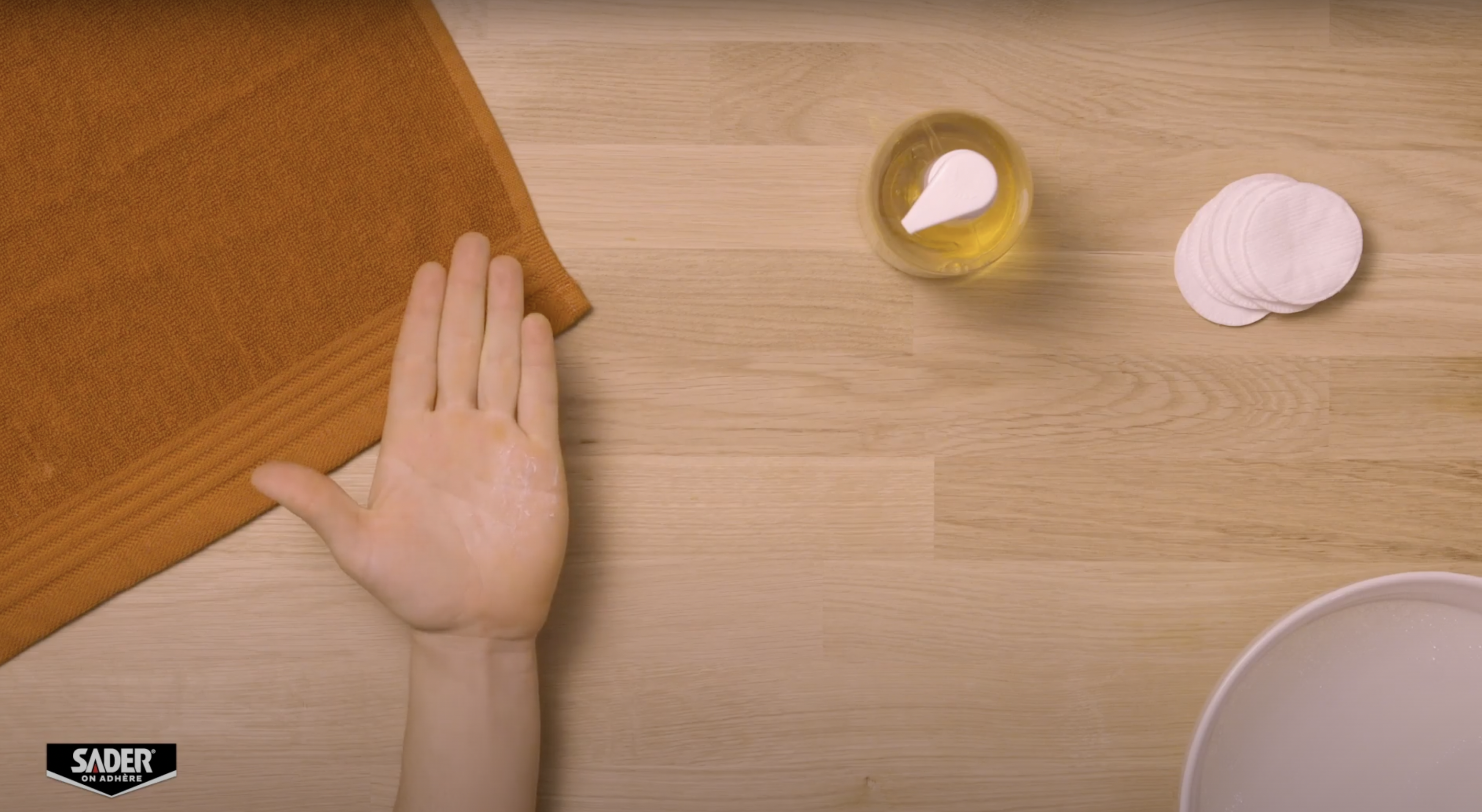 Sader, comment enlever de la colle forte sur les doigts