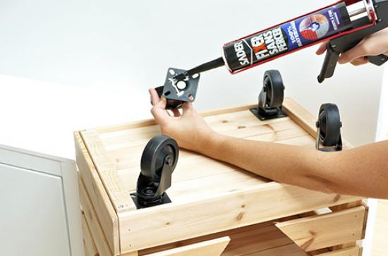 diy-tuto-sader-creer-une-desserte-en-bois-multifonctions-coller-les-roues