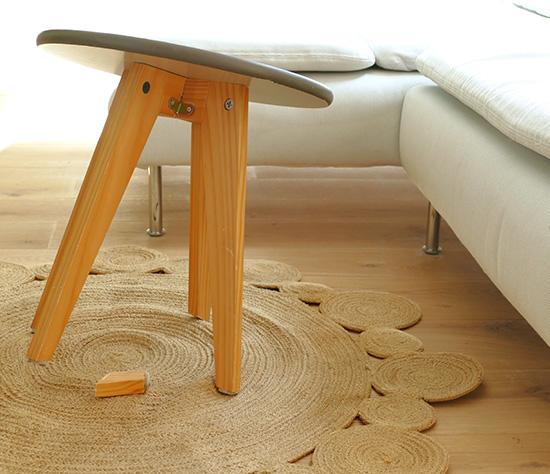 Comment réparer une table d'appoint en bois avec la colle Résist Bois etape 1