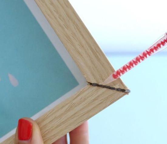 Comment réparer un cadre a photos en bois avec votre colle Resist Bois etape 3